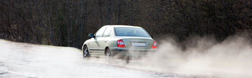 Вплив сезонної зміни шин на безпеку: чому не можна їздити на літніх шинах узимку